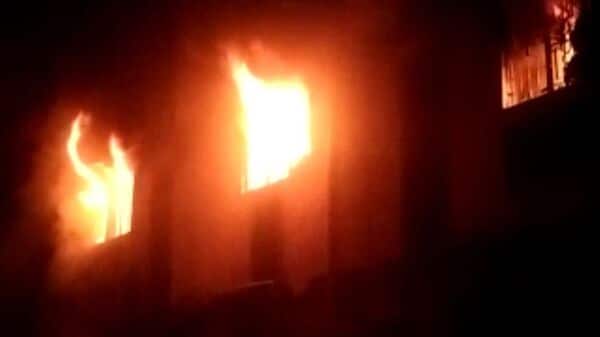Tiljala Fire: তিলজলার বহুতলে জুতোর গুদামে ভয়াবহ আগুন, দাউ দাউ করে জ্বলে গেল…