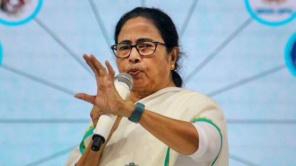 CM Mamata Banerjee: পঞ্চায়েত দফতর নিয়ে অভিযোগের পাহাড়! কোন পথে সমাধান ছকে দিলেন মুখ্যমন্ত্রী