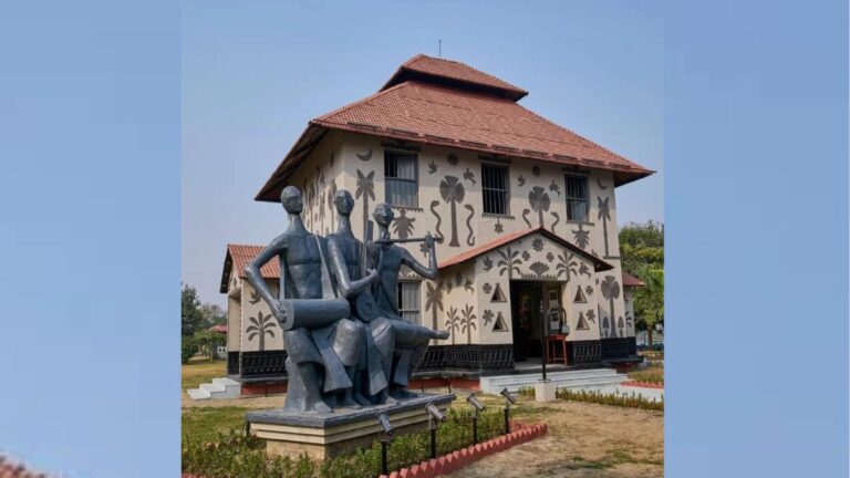Tribal Museum Kolkata: সপ্তাহান্তের ছুটিতে একটু অন্যরকমের স্বাদ পেতে চান, চলে আসুন শহরের এই প্রান্তে | Tribal Museum Kolkata is best for weekend destination