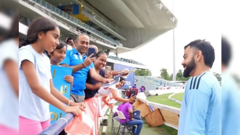 ছোট্ট ভক্তের চিৎকারে সাড়া দিলেন কোহলি, বিশেষ উপহার পেলেন বিরাট, মেটালেন ভক্তদের সকল আবদার India vs West Indies 2nd ODI Virat Kohli gets a special gift from little fan see video sup