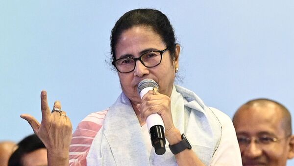 Mamata Banerjee: মিলল কেন্দ্রের অনুমতি, সেপ্টেম্বরেই স্পেন ও দুবাই সফরে মমতা