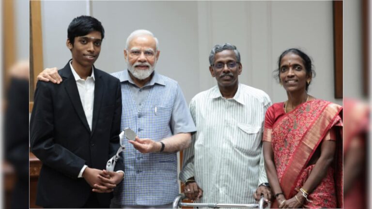 ‘দেশের তরুণদের জন্য তুমি উদাহরণ, তোমার জন্য গর্বিত’, প্রজ্ঞানন্দের সঙ্গে সাক্ষাতের পর জানালেন প্রধানমন্ত্রী নরেন্দ্র মোদী PM Narendra Modi meets R Praggnanandhaa and Praised India young Chess Grandmaster sup
