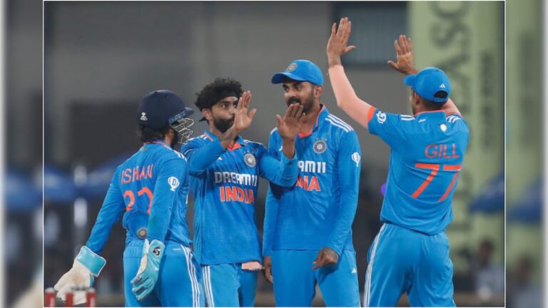 সিরিজ জিতেও টিম ইন্ডিয়ার বাইরে গেলেন ৫ ক্রিকেটার, তৃতীয় ম্যাচে দলে এলেন আরও ৫ India vs Australia Team India makes 5 changes ahead of 3rd ODI against Australia sup