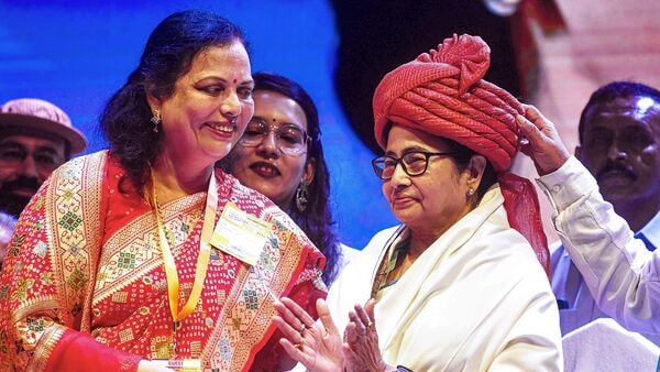 Mamata Banerjee: মমতার বিদেশ সফর সুপারহিট! বই থেকে ফুটবল, লুলু থেকে জারা আমন্ত্রণ সকলকেই