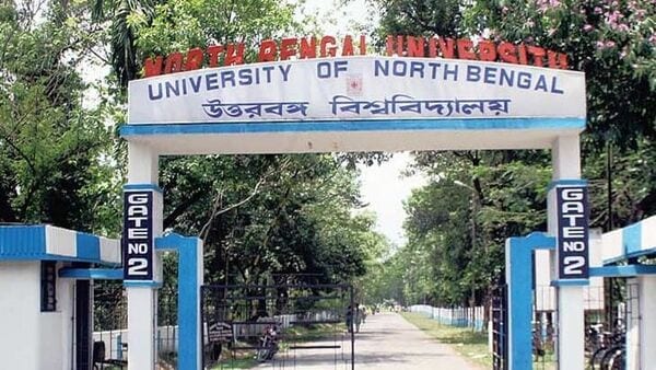 North Bengal University: বৈঠকে ডেকেছেন ব্রাত্য, ইস্তফা দিলেন উত্তরবঙ্গ বিশ্ববিদ্যালয়ের রেজিস্ট্রার
