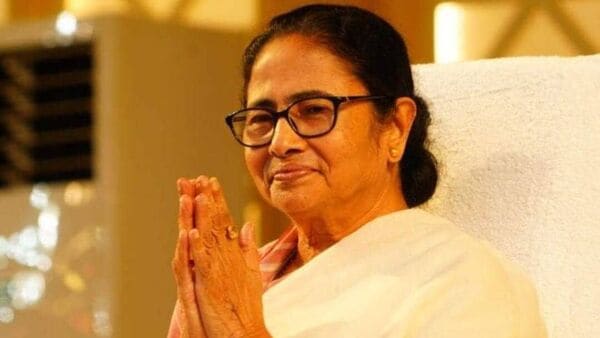 Mamata Banerjee: নেতা মন্ত্রীদেরও ঠাকুর দেখতে হবে লাইনে দাঁড়িয়েই, মমতার কড়া নির্দেশ, চরম অস্বস্তি দলে