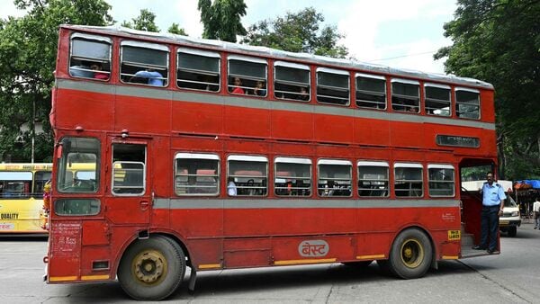 Double Decker Bus in Kolkata: মুম্বই-হায়দরাবাদের পথে হেঁটে কলকাতাতেও কি ফিরবে দোতলা বাস? মুখ খুললেন পরিবহণমন্ত্রী
