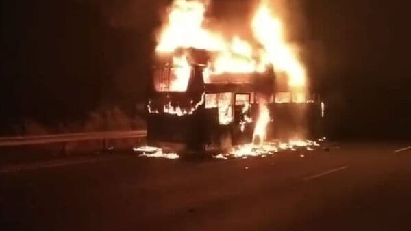 Kharagpur Bus Fire:তুমি আগে বেরিয়ে যাও! স্বামী সন্তানদের বাঁচিয়ে ফিরতে পারলেন না মা, ওড়িশাগামী বাসে পুড়ে মৃত্যু মহিলার