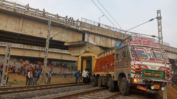Train Accident in Farakka: ফারাক্কায় রেল দুর্ঘটনা, উত্তরবঙ্গগামী ট্রেন ও ট্রাকের সংঘর্ষ, দাউদাউ করে জ্বলল ইঞ্জিন