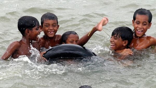 Ganges: গঙ্গার জলের নীচে থাকবে জাল, ডুবে গেলেও বাঁচা যাবে বেলুন ধরে, বড় উদ্যোগ পুলিশের