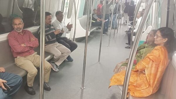 Metro Under Ganga: হাওড়া ময়দান থেকে গঙ্গার নীচে দিয়ে ছুটল মেট্রো, এসপ্ল্যানেডে এলেন জিএম, ওই রুটে চলবে কবে? – East West Metro Corridor: GM P Uday Kumar Reddy inspects Howrah Maidan to Esplanade Metro stretch