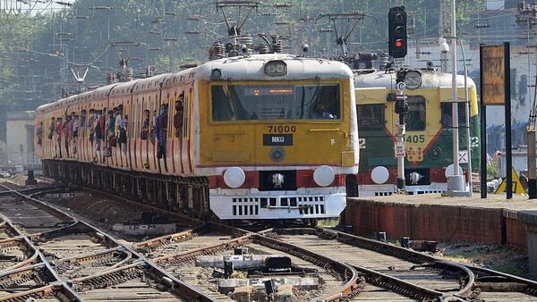Train Cancelled: শনিবার দিনভর লোকাল ট্রেন বাতিল ওই লাইনে, ১০ ঘণ্টা পাওয়ার ব্লক, পুরো তালিকা রইল