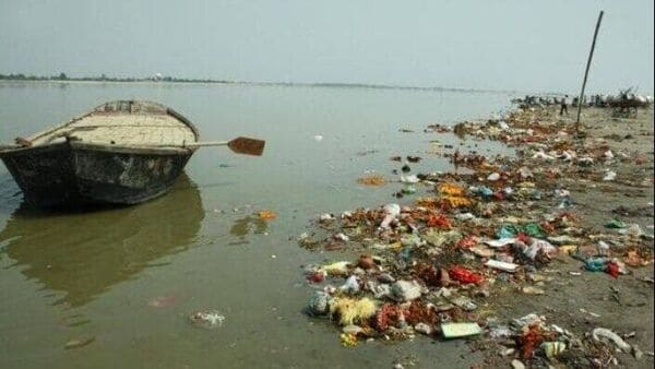 Ganges pollution: পরিবেশ আদালতের ভর্ৎসনার পরেই গঙ্গার ঘাট প্লাস্টিক বর্জ্য মুক্ত করতে নির্দেশ মুখ্যসচিবের