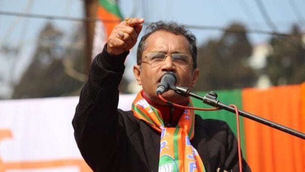 Darjeeling Lok Sabha Seat: ‘ভূমিপুত্রকে প্রার্থী না করলে…’ দলকেই চ্যালেঞ্জ কার্শিয়াংয়ের বিজেপি বিধায়কের