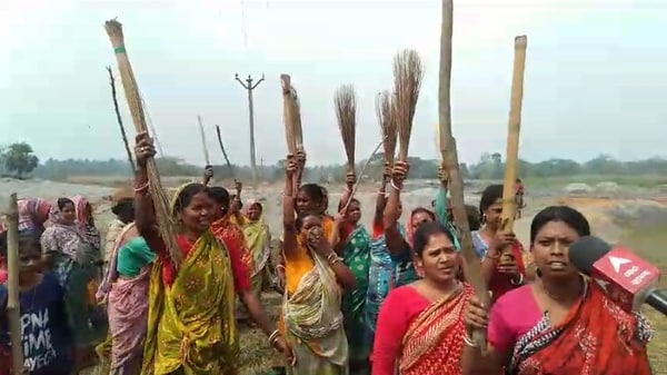 TMC নেতা শেখ খলিলের অত্যাচারের বিরুদ্ধে পাঁচলায় তুমুল বিক্ষোভ মহিলাদের