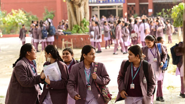 Bomb threat to WB Schools: ‘ক্লাসে বোমা রাখা’, রাজ্যের ২০০ স্কুলকে ‘ওড়ানোর’ হুমকি ‘Doll’-র, তদন্তে পুলিশ