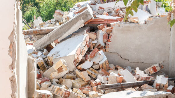 Wall collapsed: নির্মিয়মান বাড়ির পাঁচিল ধসে মৃত্যু ২ জনের, বেআইনি নির্মাণের অভিযোগ স্থানীয়দের