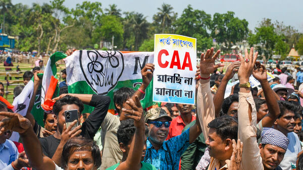 Postering against CAA: CAA, NRC-র পর পাঠানো হবে ডিটেনশন ক্যাম্পে, পোস্টারে ছেয়ে গেল আমডাঙা