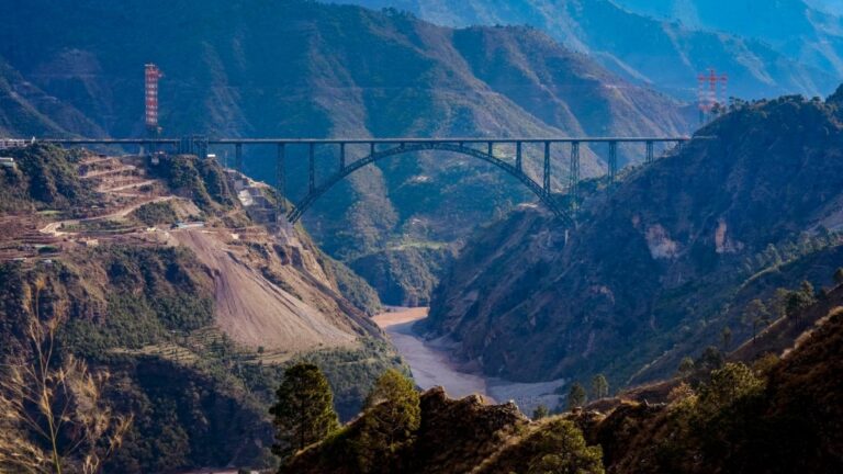 বিশ্বের সর্বোচ্চ রেলসেতু ভারতেই! আইফেল টাওয়ারের থেকেও উঁচু সেতু পর্যটকদের আকর্ষণের কেন্দ্রবিন্দু | The world highest railway bridge higher than the Eiffel Tower is in Jammu and Kashmir of India