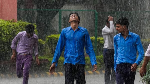 Heavy Rain Forecast in WB 17th August: বৃহস্পতিতেও বৃষ্টিতে ভাসবে বাংলার একাধিক প্রান্ত, ৯ জেলায় হবে ভারী বর্ষণ, কোথায়?