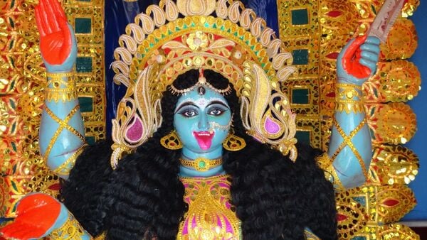 Kali Mandir: বাংলার কালীমন্দিরের পাম্প থেকে বের হচ্ছে দুধ? লৌকিক না অলৌকিক? আসল সত্যটা জানুন