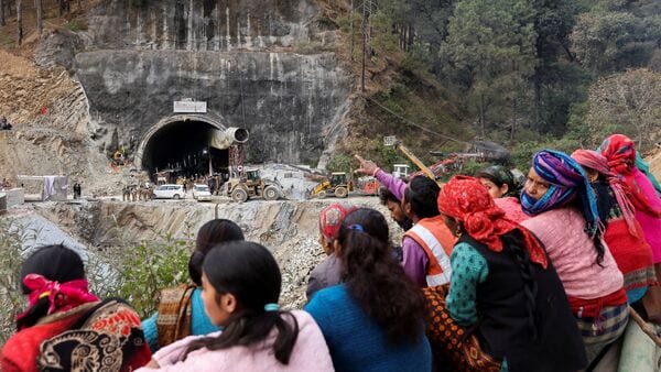 Uttarkashi tunnel rescue update: উত্তরকাশী থেকে বাংলার শ্রমিকদের ফিরিয়ে আনতে রাজ্যের আধিকারিকদের পাঠালেন মমতা