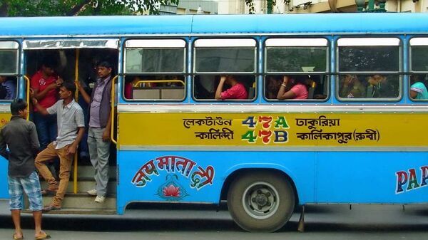 Kolkata Private Bus: অর্ধেক কমে যেতে পারে কলকাতার বেসরকারি বাস, অফিস যাবেন কীভাবে? মাথায় হাত!