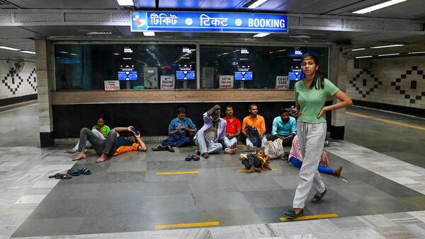 Kolkata Metro services partially hit: যান্ত্রিক গোলযোগে আটকে গেল মেট্রো, ব্যাহত পরিষেবা, কতদূর চলছে এখন?